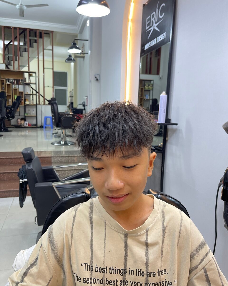 Kiểu Crop Textured tại tiệm Tùng Matthew