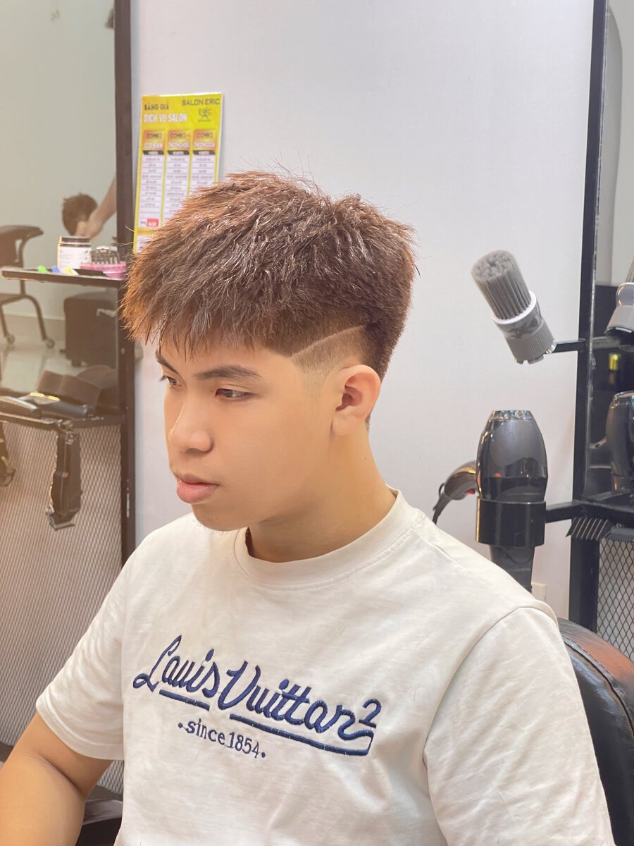 Tóc Textured Crop nam chụp nghiêng tại Tùng Matthew Vũng Tàu