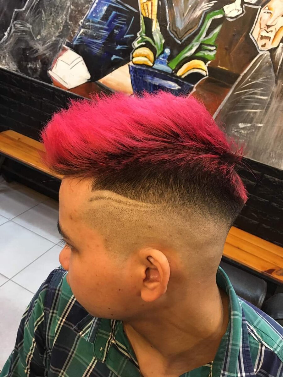 Hair Tattoo kẻ vạch kết hợp nhuộm đỏ nam tại Tùng Matthew Vũng Tàu